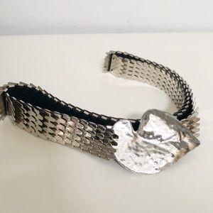 Vintage silver belt fish scale leaf centre detail elastic backed